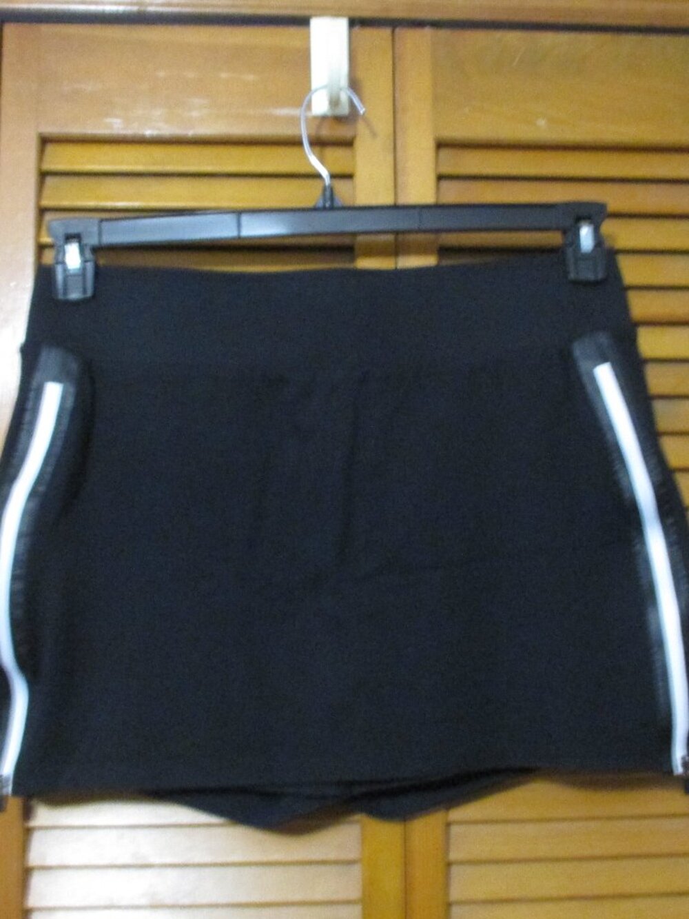 Fabletics black skort, pull on, white piping, soft & stretchy like new size XL